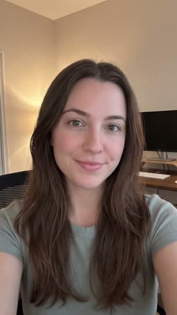 AI actor - friendly female presenter